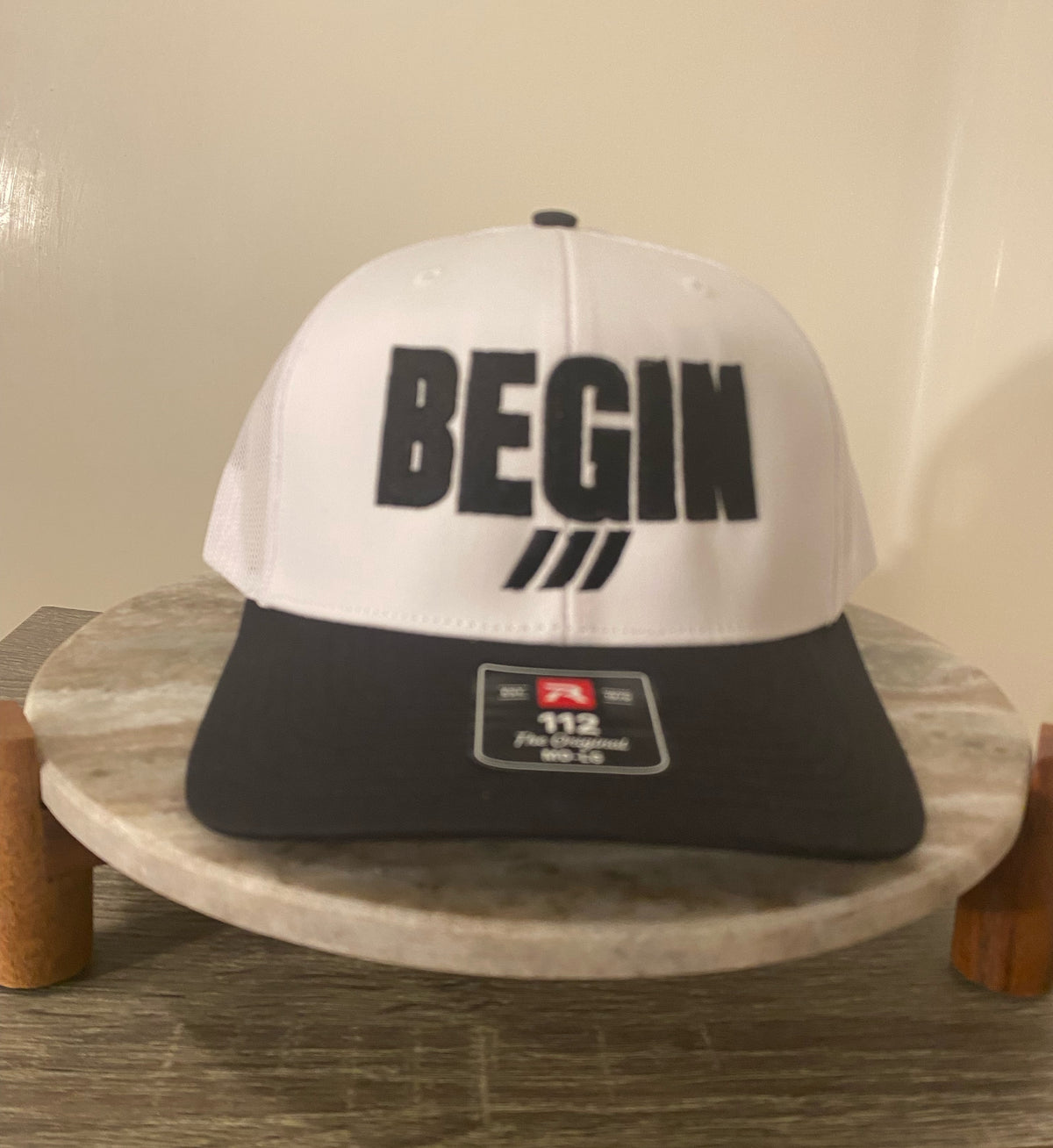 Begin | Black/White